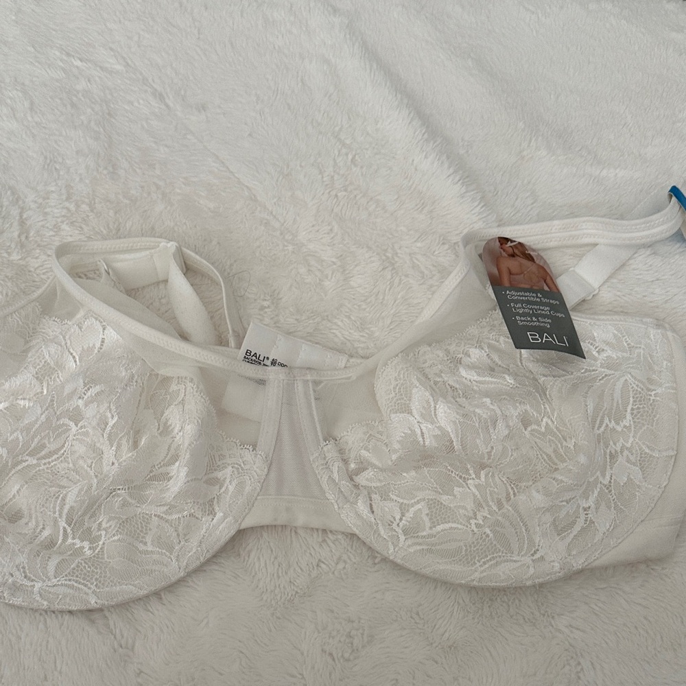 Bali White Lace Underwire Bra - Sheer Floral Detail size 40DDD